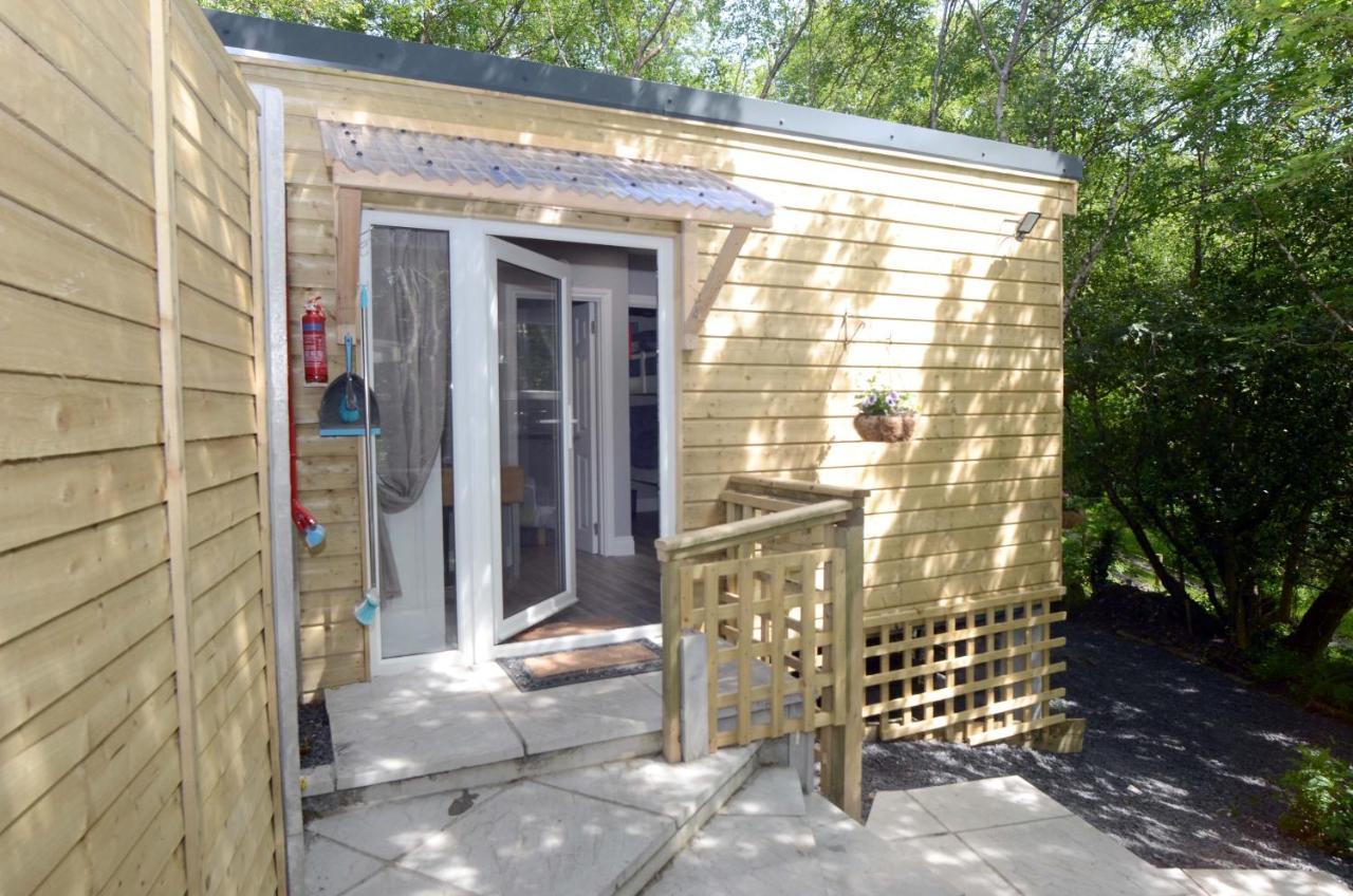 Tawny Lodge Westport Exterior photo